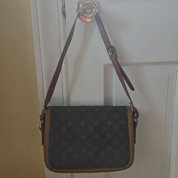 Vintage Louis Vuitton Crossbody Handbag - Picture 15 of 16